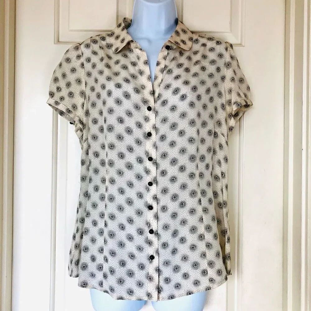Vintage Banana Republic Cream and Black Print Short Sleeved Silk Blouse
